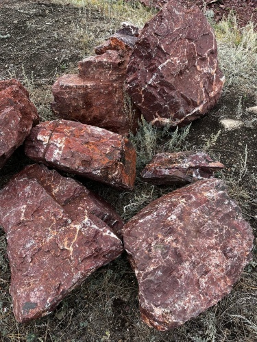 Ландшафтные глыбы красно-фиолетовые 200-1000 килограмм купить в Белорецке