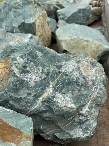 Камни для ландшафтного дизайна зелёные 10-60 килограмм купить в Белорецке