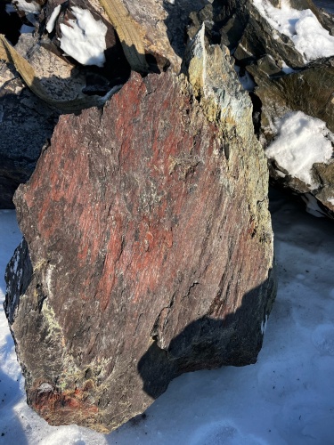 Ландшафтные глыбы красно-фиолетовые 200-1000 килограмм купить в Белорецке