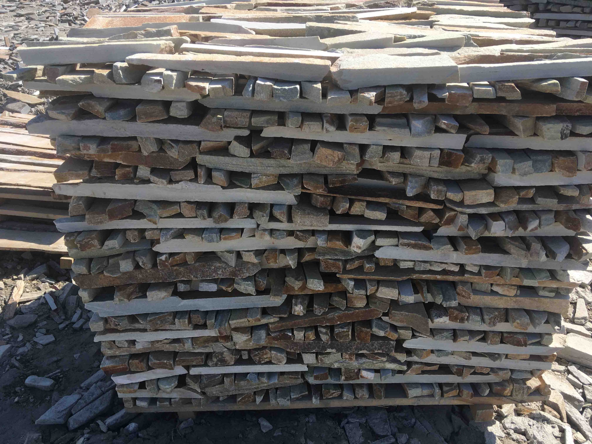 Горбушка златолит золотистый для облицовки купить в Белорецке