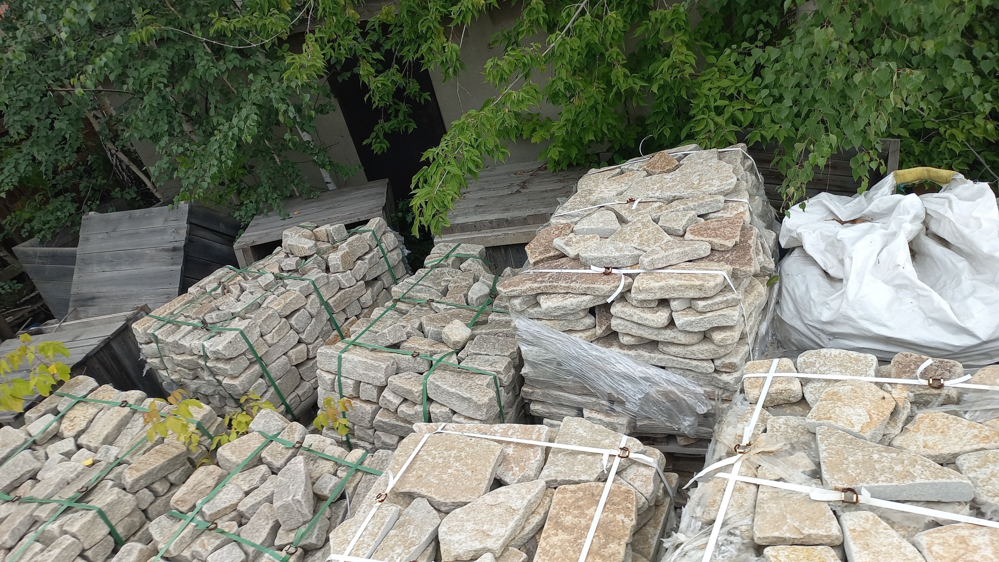 Плитняк гранитный галтованный купить в Белорецке