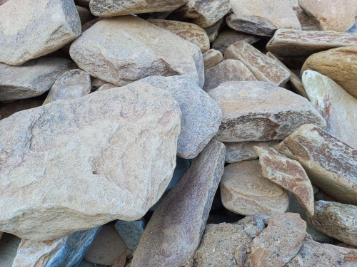 Златолит жёлтый, жёлто-зелёный глыбки и валуны для ланшафтного дизайна купить в Белорецке