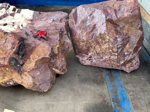 Ландшафтные глыбы красно-фиолетовые 200-1000 килограмм купить в Белорецке