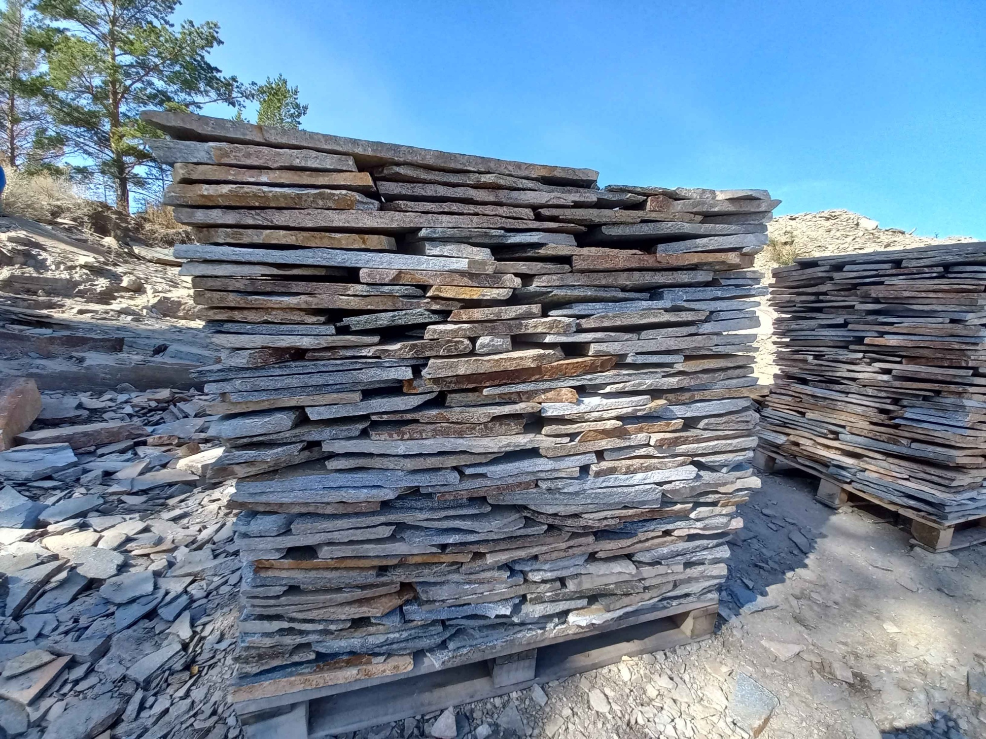 Плитняк златолит серебристый для фасада купить в Белорецке