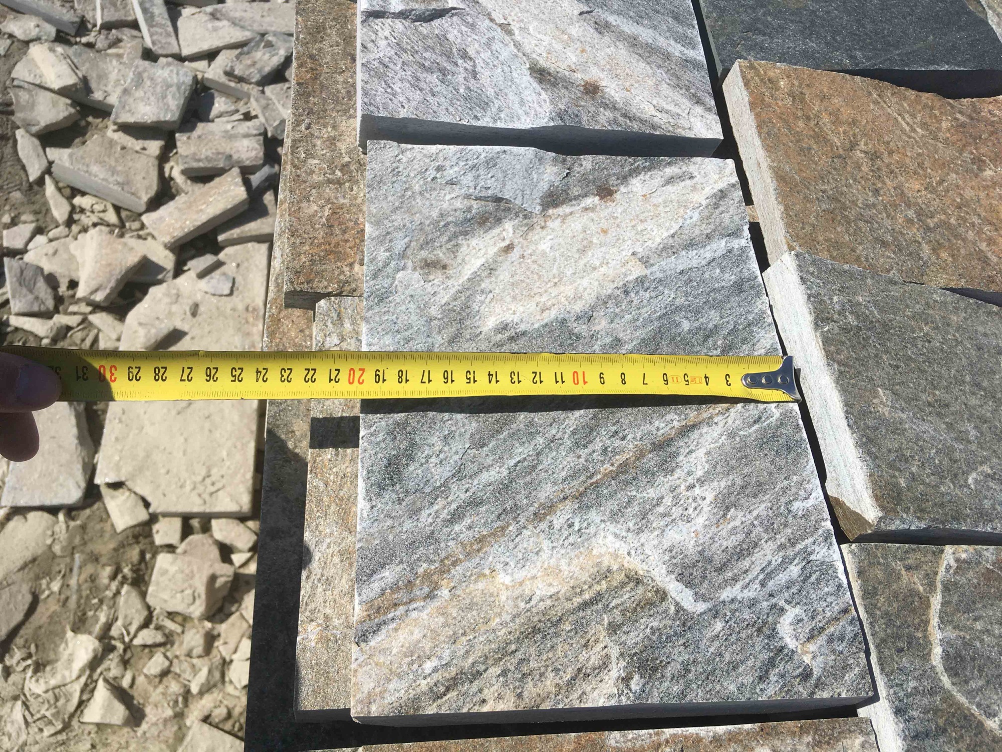 Плитка пилёная златолит Уральский для цоколя, отмостки купить в Белорецке