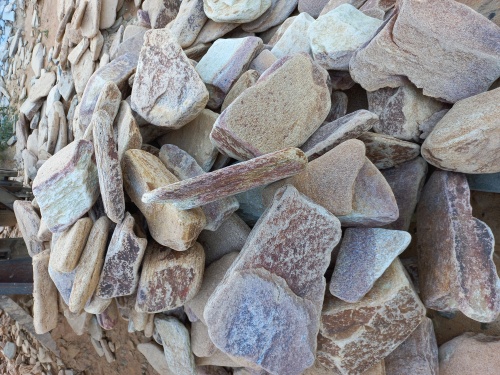 Златолит жёлтый, жёлто-зелёный глыбки и валуны для ланшафтного дизайна купить в Белорецке