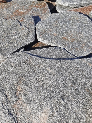 Златолит серебристый галтованный для лестниц купить в Белорецке