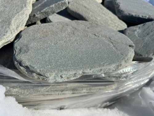 Плитняк златолит зелёный галтованный для мощения на бетон купить в Белорецке