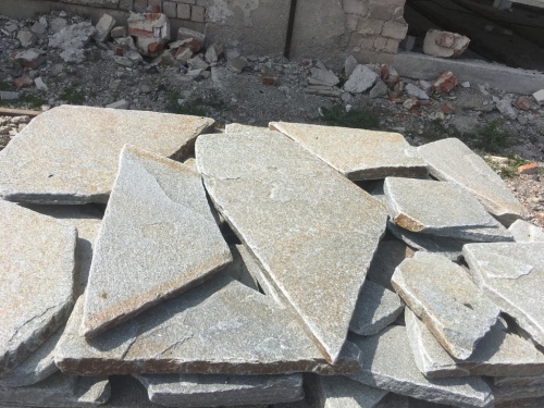 Златолит серебристый галтованный для лестниц купить в Белорецке